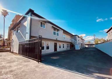 Main picture of 13445 Vanowen St