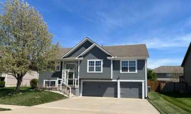 Main picture of 9020 SW 10th St