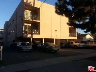 Main picture of 5252 Hermitage Ave