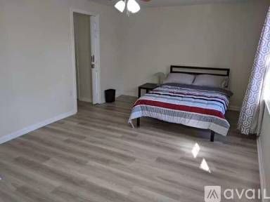 Main picture of 7913 Central Park Cir
