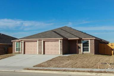 Main picture of 901-911 Lasso Dr