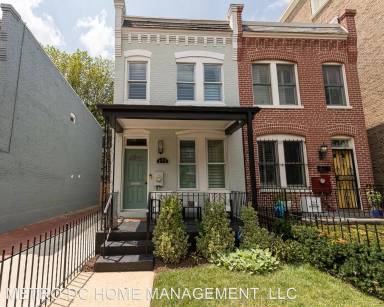 Main picture of 915 5th St SE