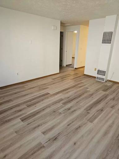 Main picture of 911-913 E Spruce Ave