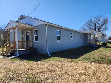 Main picture of 42 N Burch St