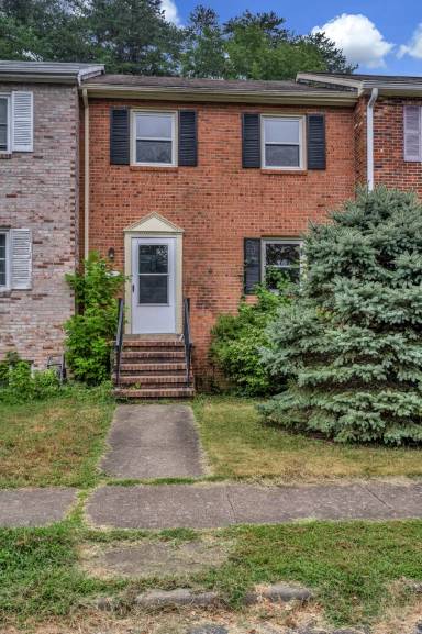 Main picture of 455 Ridgemore St