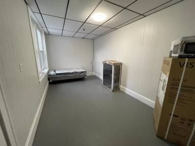 Main picture of 82 S Broadway