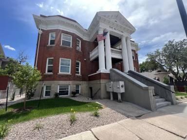 Main picture of 215 E. 18th Street - 4