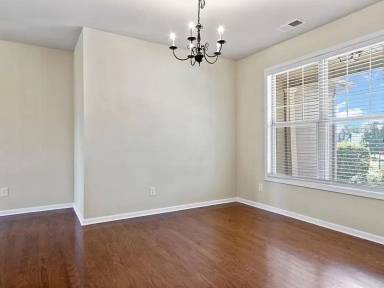 Main picture of 209 Hunslet Way