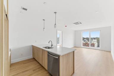 Main picture of 1035 Commonwealth Ave