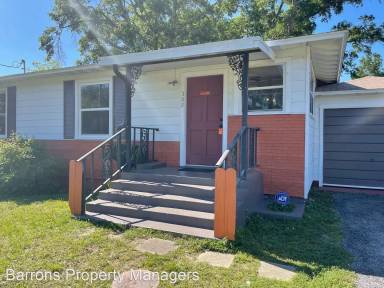 Main picture of 302 Hermey Ave