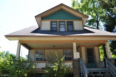 Main picture of 703 Forest St