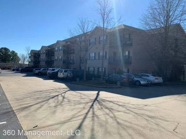 Main picture of 607 W Glenn Ave