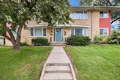 Main picture of 901 E Division St