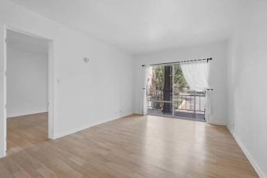 Main picture of 7709 Broadway