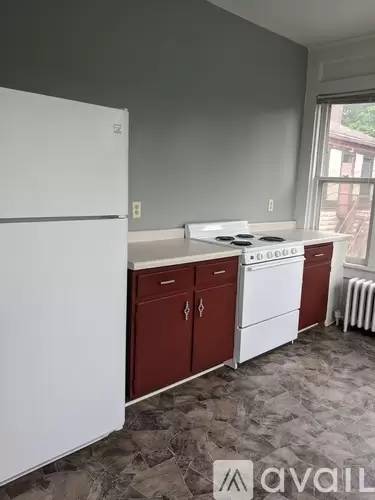 Main picture of 165 W Broadway St