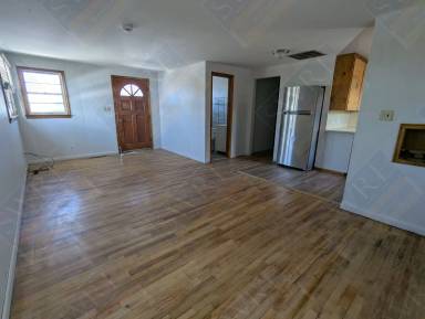 Main picture of 902 1/2 Wyoming St