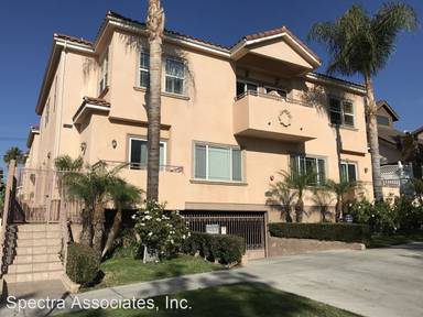 Main picture of 631 E Magnolia Blvd