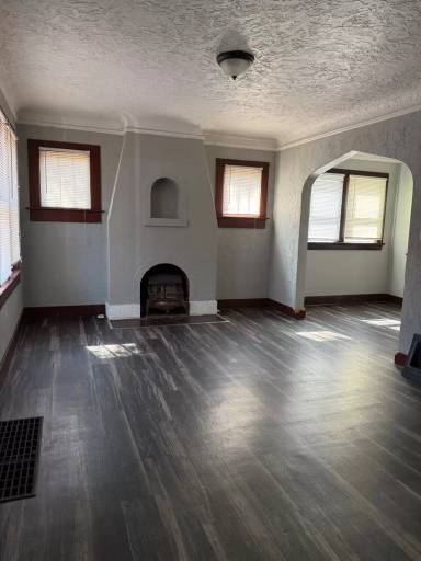 Main picture of 2747 E 4th St