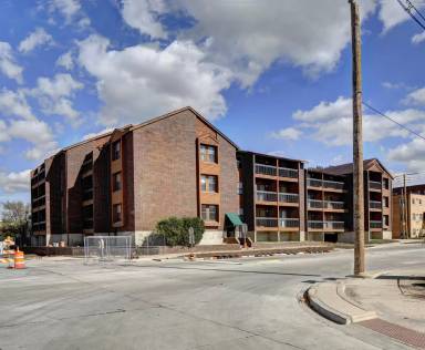 Main picture of 101 E Green St
