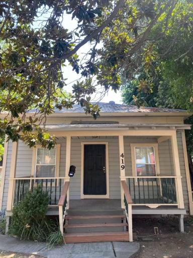 Main picture of 419 W 7th St