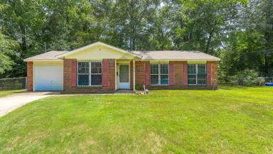 Main picture of 8 Horseshoe Ct