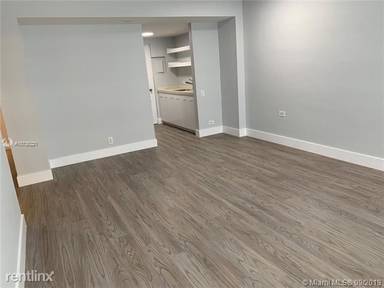 Main picture of Bay Garden Manor
