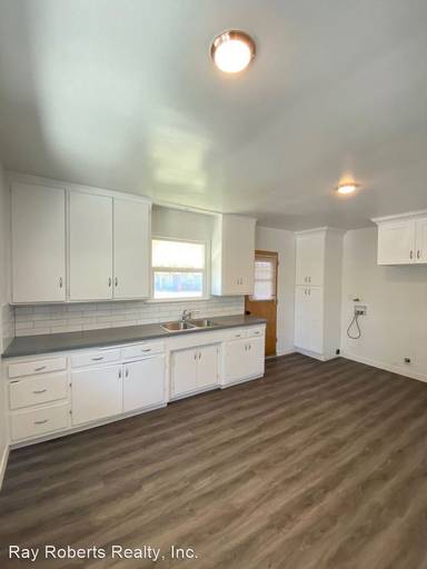 Main picture of 6919 Walker Ave