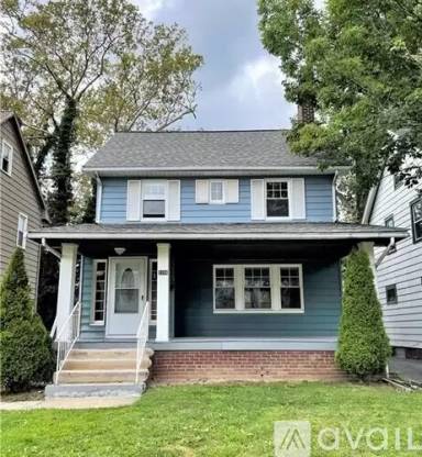 Main picture of 2104 Rossmoor Rd