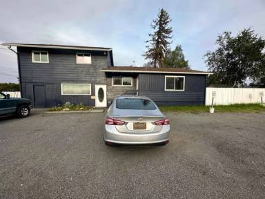 Main picture of 2807 Turnagain St