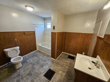 Main picture of 304 S Grand Ave