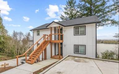 Main picture of 572 Columbia St