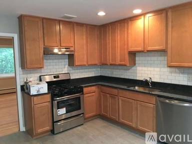 Main picture of 2040 W Foster Ave