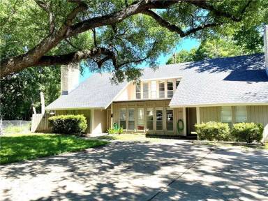 Main picture of 2409 La Casa Dr