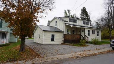 Main picture of 8636 Peck St