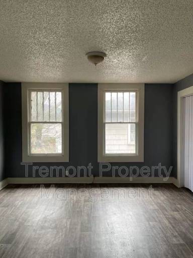 Main picture of 1218 E 35th St