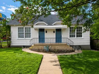 Main picture of 3300 Robinson Ave