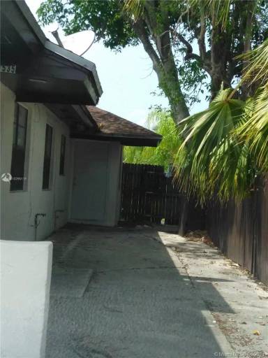 Main picture of 11535 SW 216th St