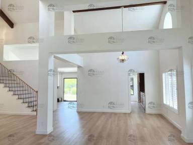 Main picture of 1125 Columbus Way