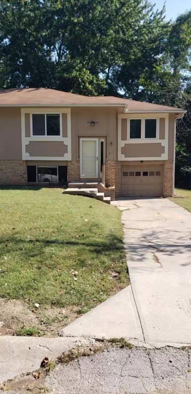Main picture of 611 S 75th St