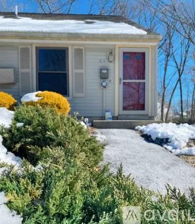 Main picture of 565 Smithfield Rd