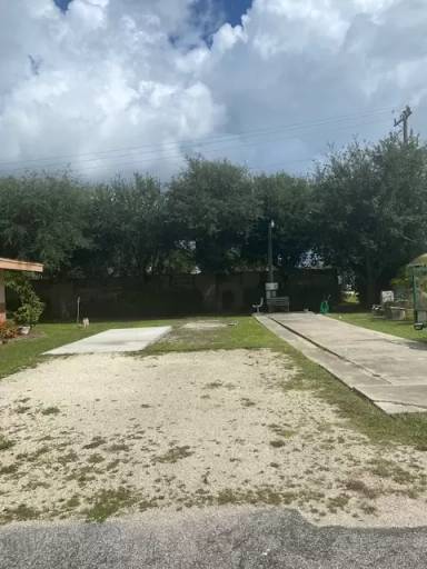 Main picture of 17881 N Tamiami Trl