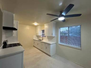 Main picture of 313 S Wabash Ave