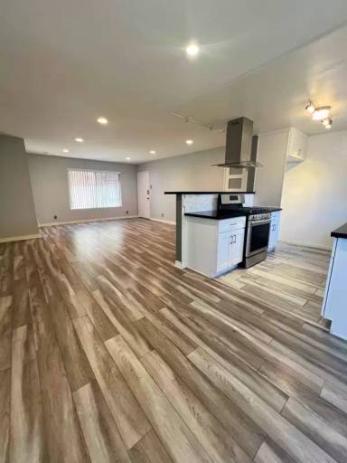Main picture of 1701 Scott Rd