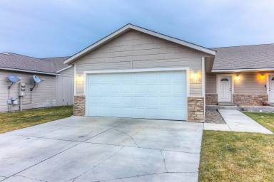 Main picture of 804 S 90th Ave