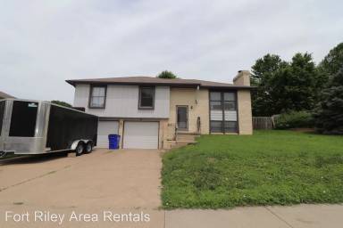 Main picture of 211 N Kaw Dr
