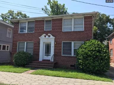 Main picture of 2338 Oak St