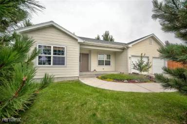 Main picture of 710 Northern Lights Rd