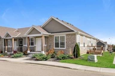 Main picture of 15801 Riley St