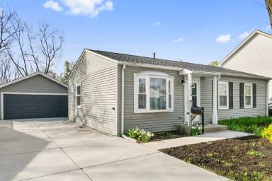 Main picture of 215 E Maxon Ln