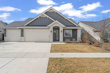 Main picture of 6881 N Callery Pear Ave